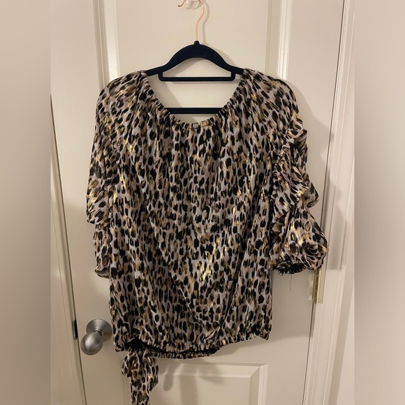 VINCE CAMUTO
Printed Off-The-Shoulder 3/4 Balloon-Sleeve Top - Picture 5 of 6